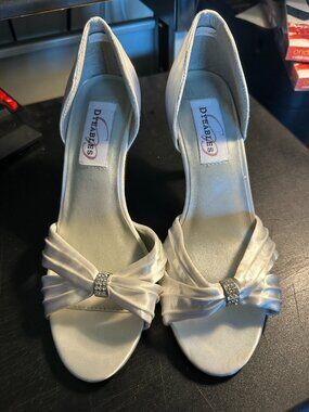 Dyeables White Satin Bridal Heels Rhinestone Bow Open Toe DOrsay Pump Size 8
